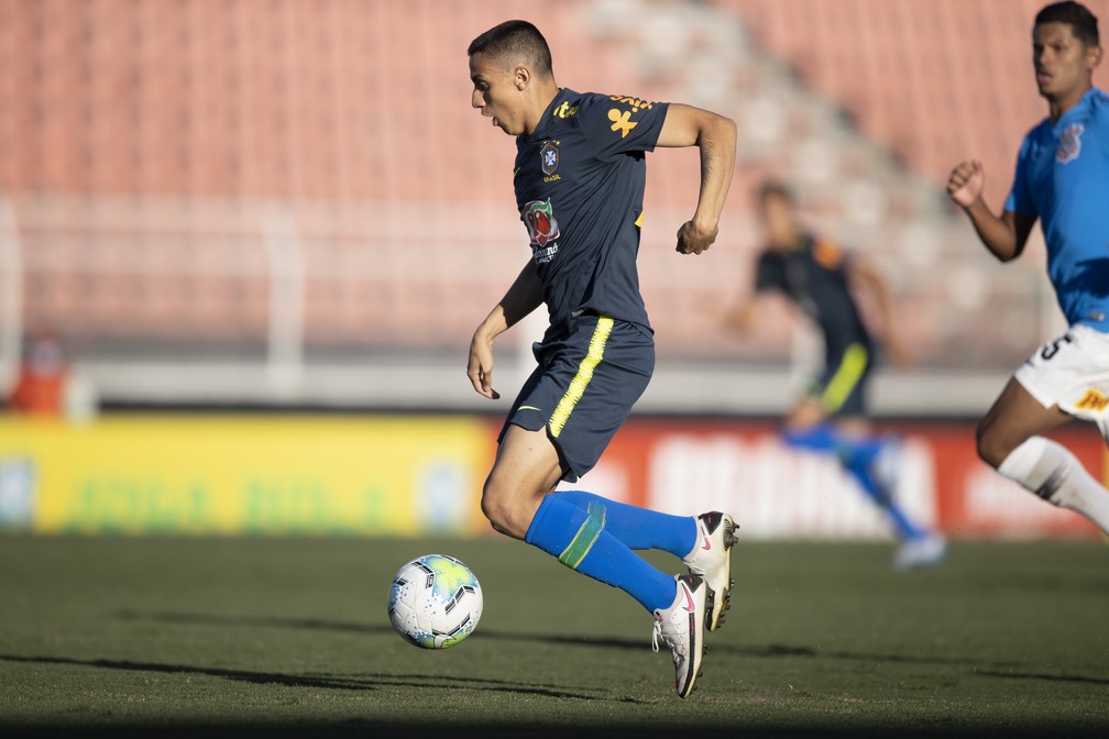 Preocupação? Mantuan deixa amistoso da Seleção sub-20 com dores no joelho