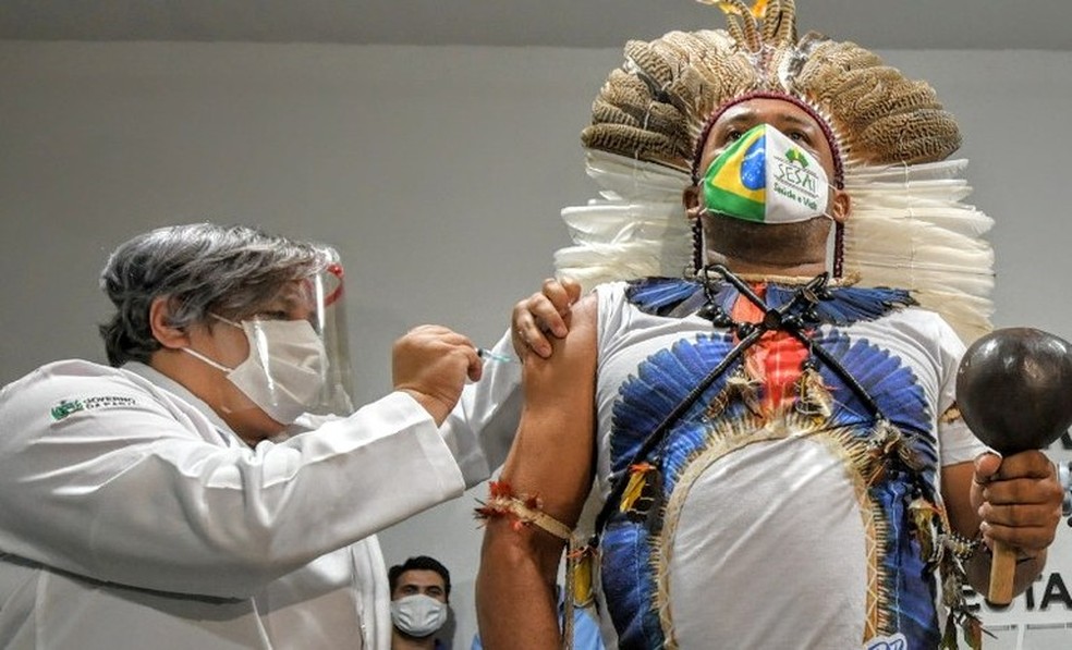 Índio potiguara Genildo Avelar foi o segundo a ser vacinado na Paraíba — Foto: SES-PB/Divulgação