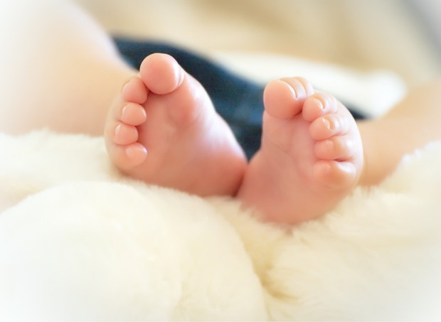 Secar bem entre os dedos é tão importante quanto lavar bem os pés (Foto: Thinkstock)