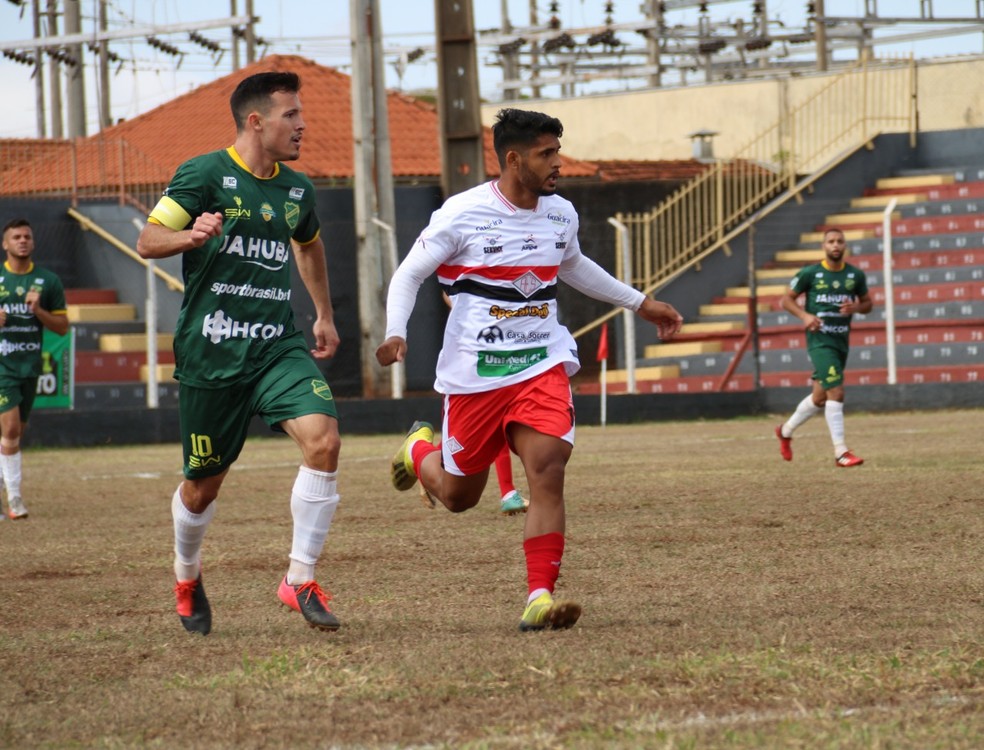 Santacruzense enfrenta o Osvaldo Cruz pela Segundona do Paulista — Foto: Divulgação/AE Santacruzense