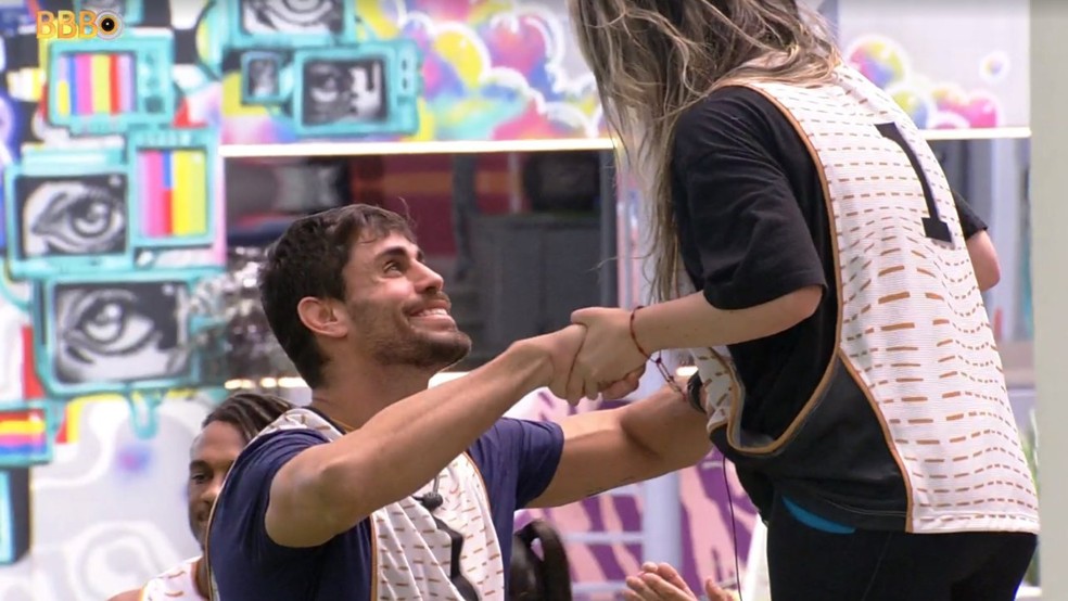 Web se derrete com reação de Cara de Sapato após vitória de Amanda na Prova do Anjo  — Foto: Globo
