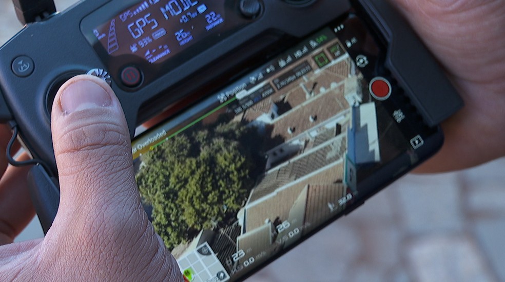 Drone de alta resolu&ccedil;&atilde;o ajuda guardas a fiscalizarem aglomera&ccedil;&otilde;es em Pontal (SP) &mdash; Foto: Aur&eacute;lio Sal/EPTV