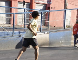 Maratonista participa de ato solidário (Foto: globoesporte.com)