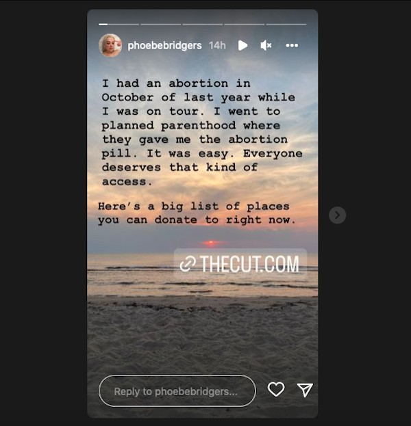 O post da cantora Phoebe Bridgers revelando ter feito um procedimento legal de aborto (Foto: Instagram)