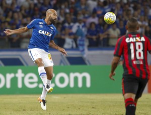 Falhas na defesa minam Brasileiro do Cruzeiro, que revive fantasma do Z-4