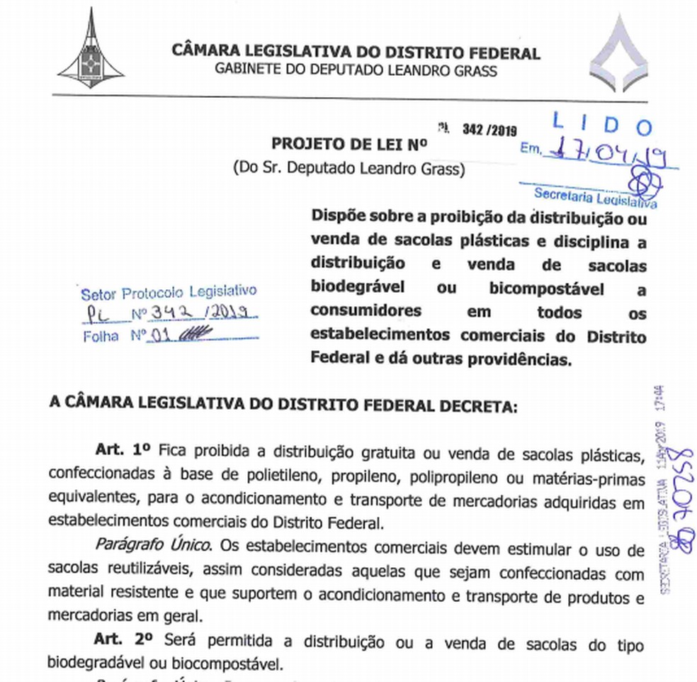 Trecho do Projeto de Lei que proíbe uso e distribuição de sacolas plásticas no DF — Foto: CLDF/Reprodução