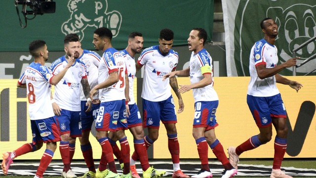 Jogadores do Bahia comemoram gol de Luiz Otávio contra o Palmeiras
