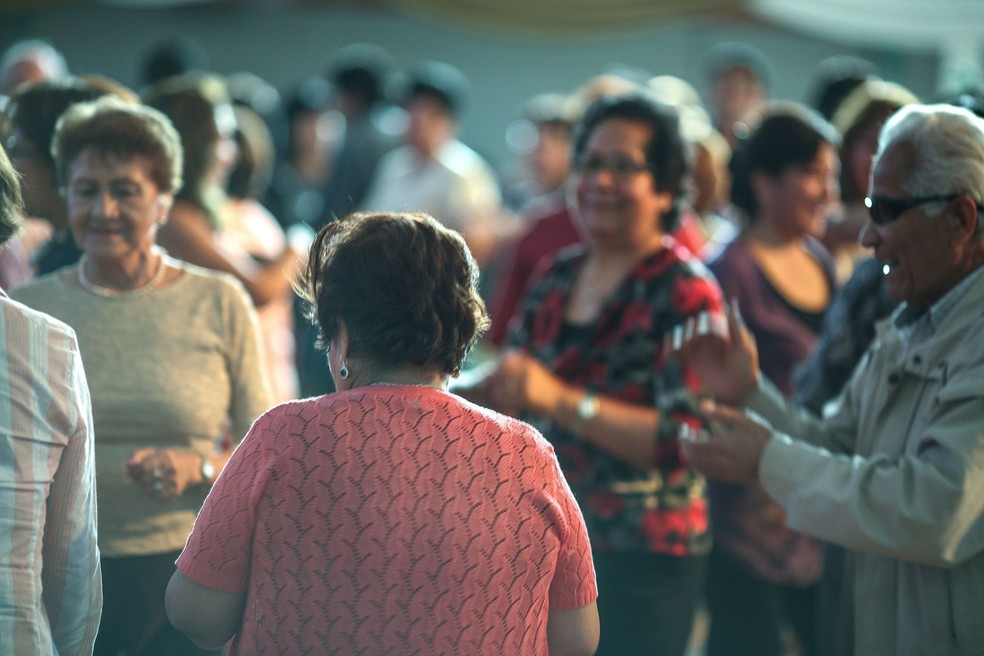 Idosas dançando: mercado das drogas que podem retardar ou reverter o envelhecimento está em expansão — Foto: https://commons.wikimedia.org/wiki/Category:Retirement#/media/File:Retired_and_Dancing_(7391277322).jpg