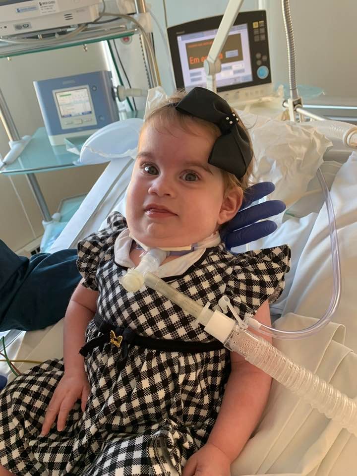 Eloá, 1 ano, que nasceu unida à irmã gêmea pelo tórax, deixa hospital pela primeira vez (Foto: Arquivo pessoal)