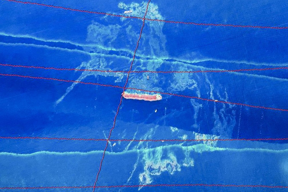 Mancha de óleo encontrado ao redor do navio Stellar Banner, encalhado na costa do Maranhão — Foto: Ibama