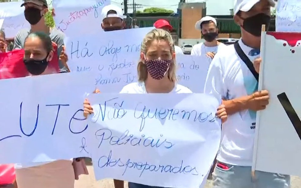 Jovem é morto em ação da PM em Camaçari e familiares protestam — Foto: Reprodução/TV Bahia