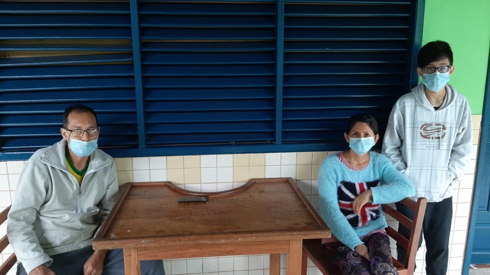 Hector Julio Villalba Castro com a esposa e filho — Foto: Jefson Dourado/Rede Amazônica Acre