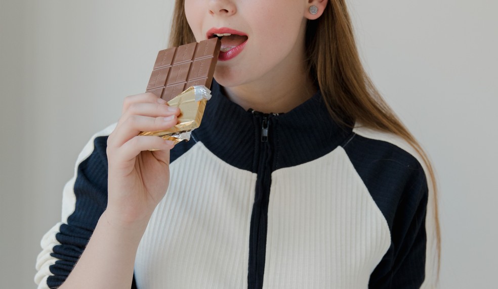 Nutricionista fala sobre o consumo de chocolate durante a TPM — Foto: Reprodução da internet