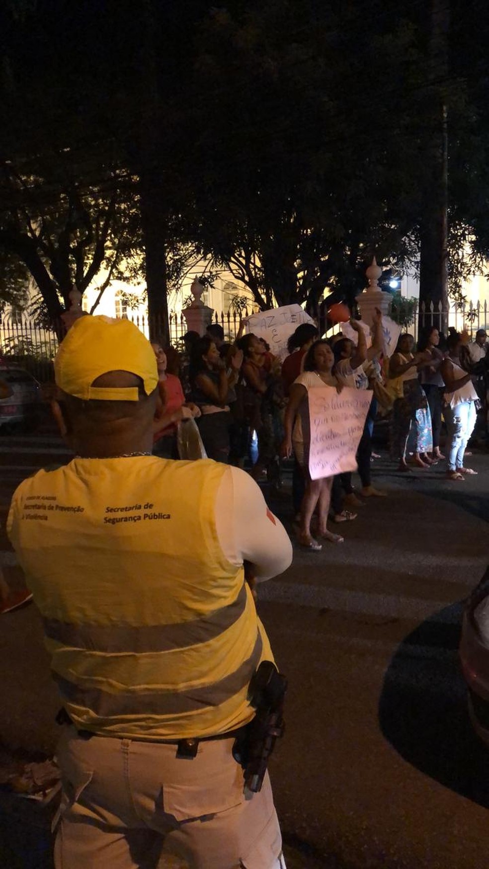 Mulheres e mães de presos protestam em Maceió contra suspensão de visitas nos presídios de AL — Foto: Pedro Neto / Arquivo Pessoal 