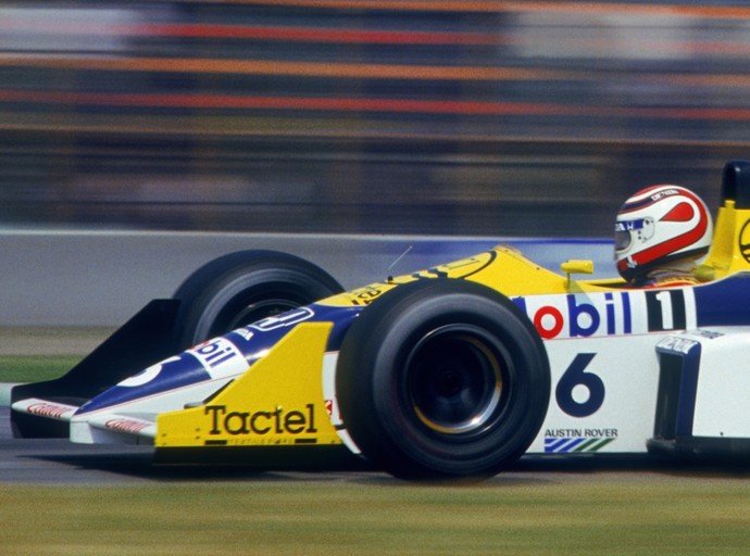 Marcado pela gota desenhada na lateral, o casco de Nelson Piquet também foi concebido por Sid Mosca (Foto: Getty Images)