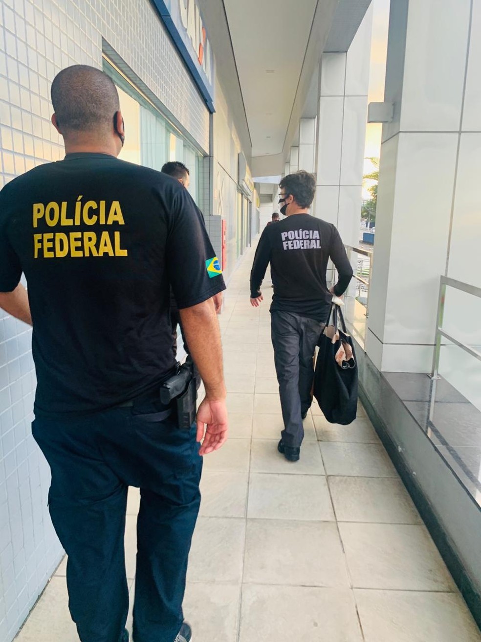 PF cumpre mandados contra alvos suspeitos de fraude em licitações da Transpetro em Maceió — Foto: Divulgação/PF
