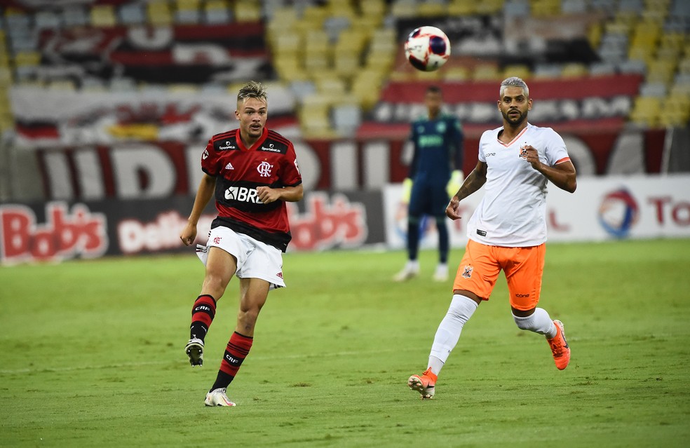 Gabriel Noga foi um dos destaques da vitória do Flamengo — Foto: André Durão