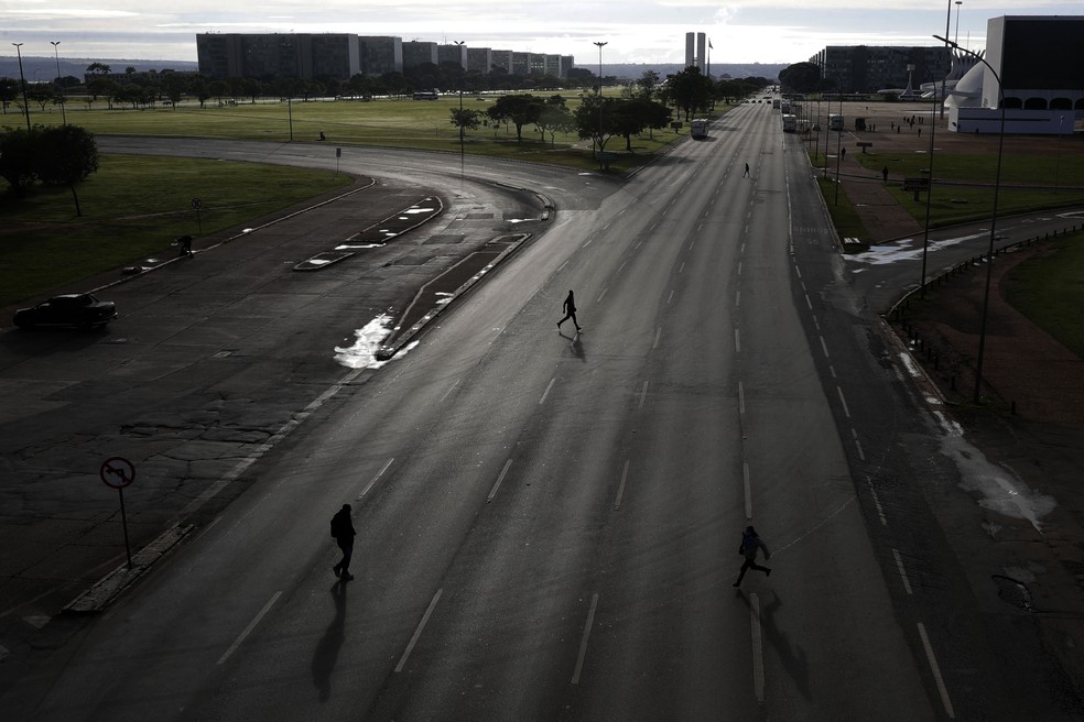 Esplanada dos Ministérios no dia 1º de março, após decretação do isolamento rígido — Foto: AP Photo/Eraldo Peres