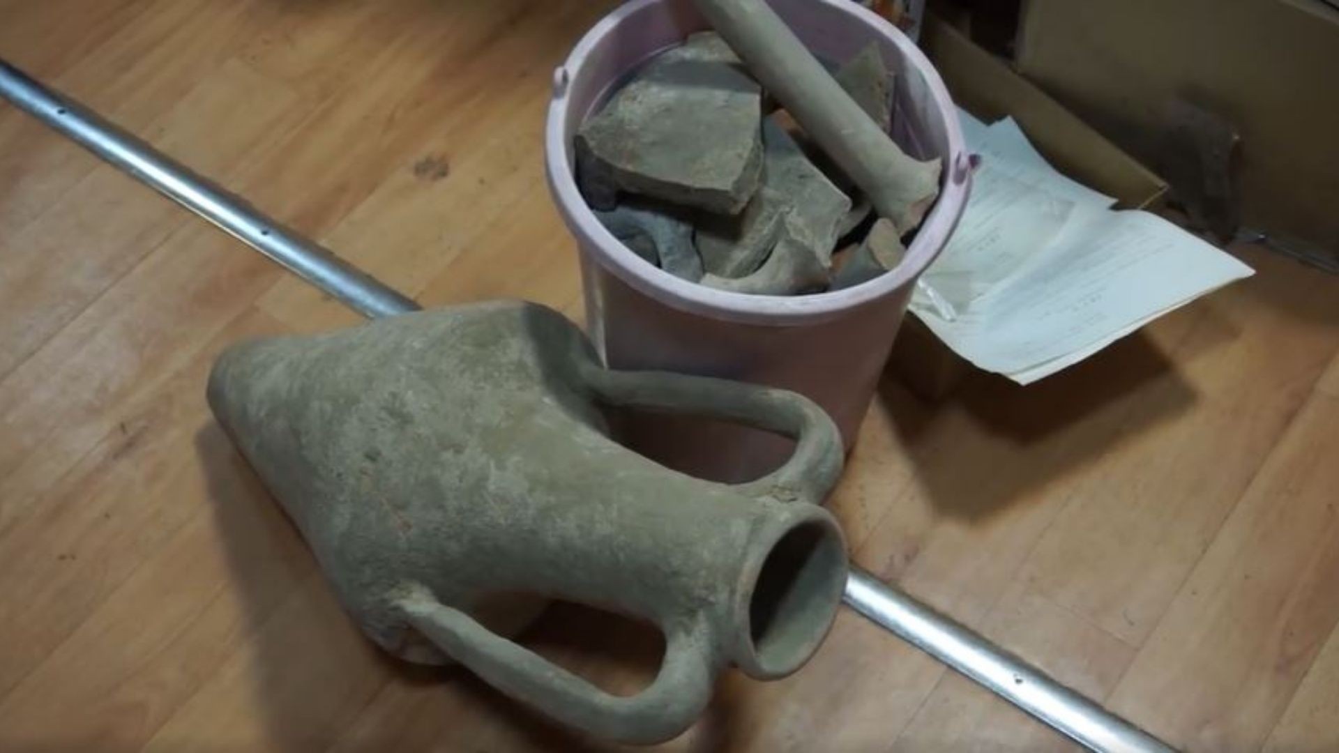 Ânforas encontradas em trincheiras são datadas do século 4 ou 5 d.C. (Foto: Reprodução/Facebook/126 окрема бригада територіальної оборони м.Одеса)