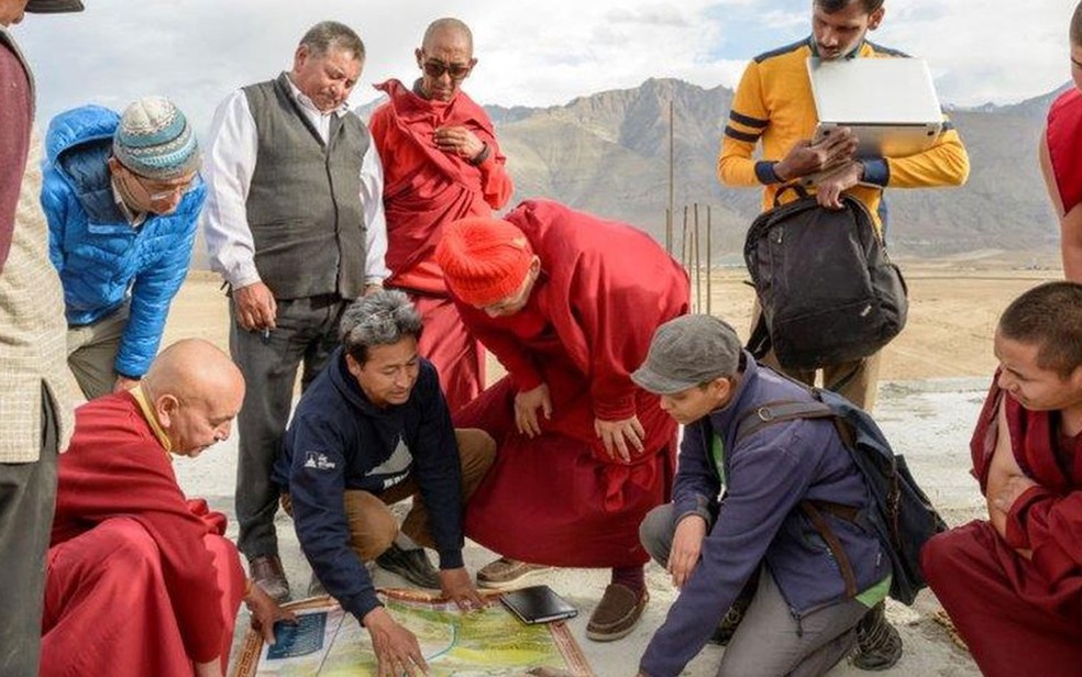 A equipe por trás das stupas de gelo estão construindo várias outras estruturas (Foto: Rolex/Stefan Walker)