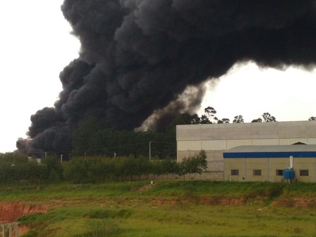 Incêndio atinge empresa de Boituva nesta quarta-feira (9) (Foto: Arquivo pessoal/Paulo Vagner dos Santos)