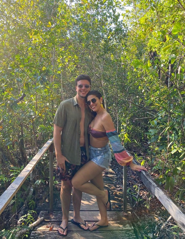 Vivian Amorim e namorado (Foto: Reprodução/Instagram)