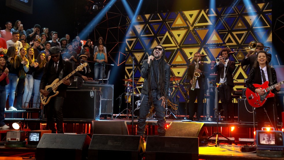 Marcelo Falc&atilde;o cantando no 'Altas Horas' &mdash; Foto: TV Globo