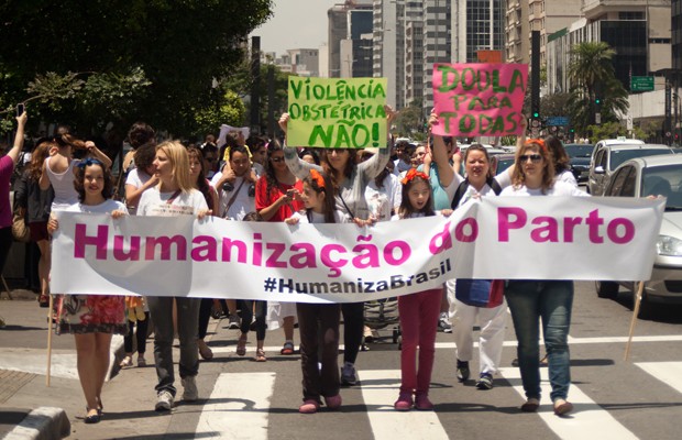 Marcha pela Humanização do parto, em SP, na Avenida Paulista (Foto: Raoni Maddalena)