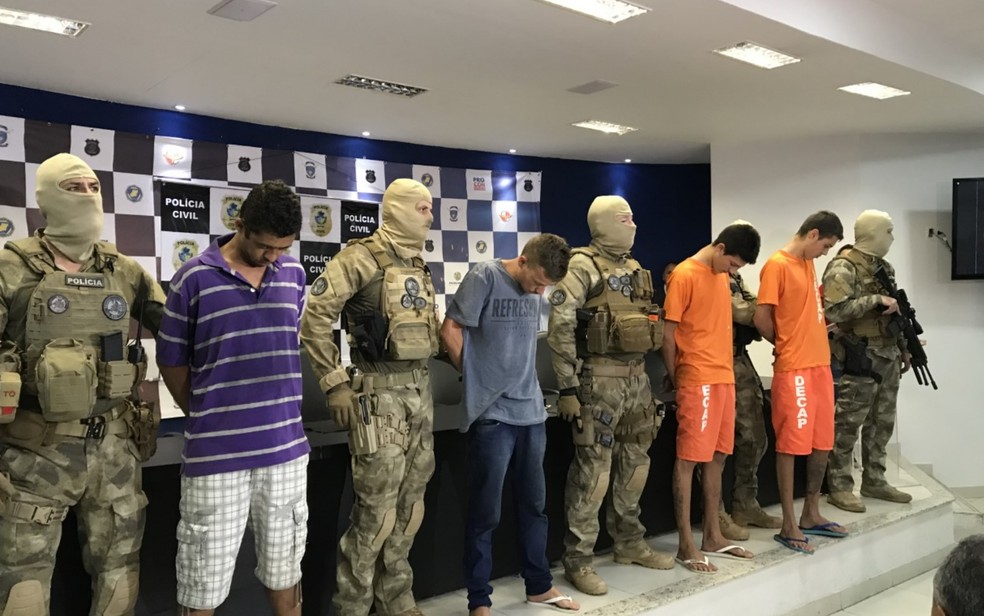 Quatro presos suspeitos de matar Erivaldo Ferreira da Rocha decapitado em Goiânia, Goiás — Foto: Guilherme Henrique/TV Anhanguera