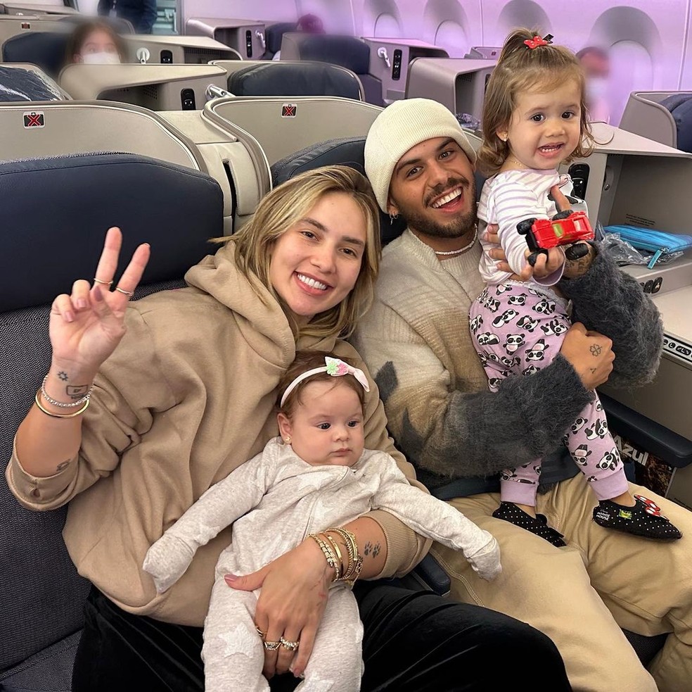 Virginia e Z&eacute; Felipe com as filhas &mdash; Foto: Instagram
