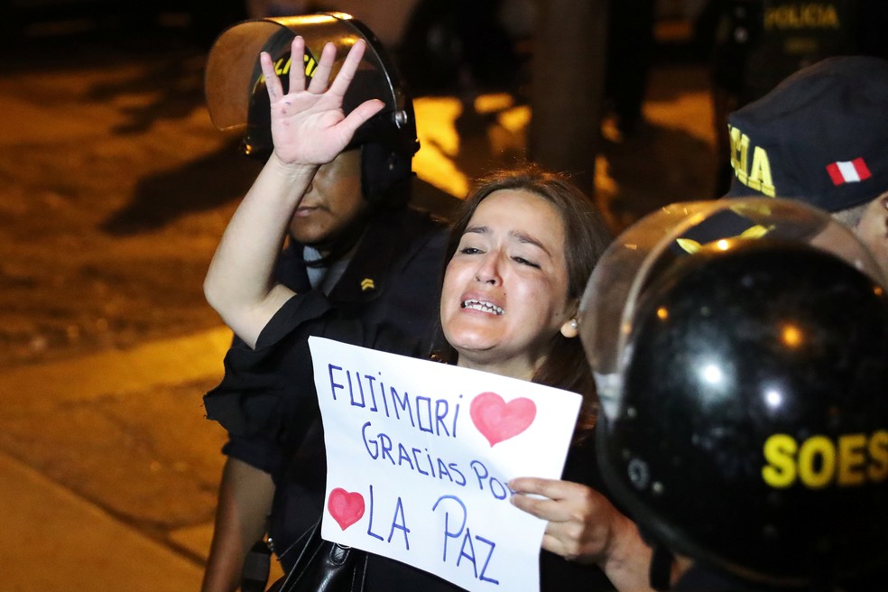 Apoiadores do ex-presidente protestaram contra volta de Fujimori à prisão — Foto: REUTERS/Guadalupe Pardo