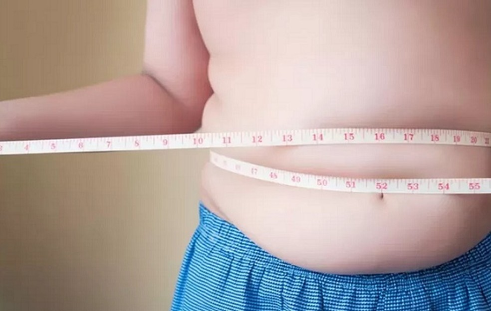 Excesso de peso ainda não é visto por muitas pessoas como uma ameaça imediata à saúde, acredita especialista — Foto: G1
