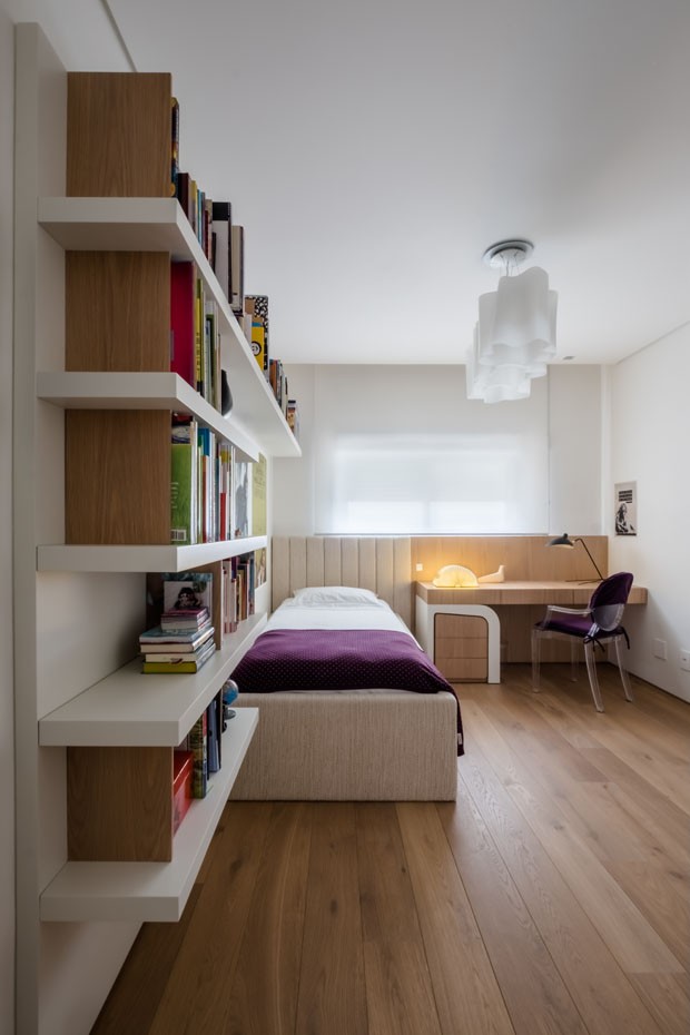 Um apartamento minimalista e atemporal com mobiliário brasileiro (Foto: Divulgação)