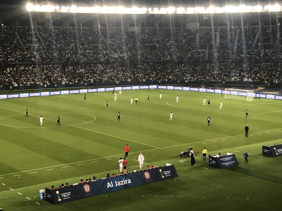 Al Jazira atuou com bloco baixo na defesa em semifinal  (Foto: Eduardo Moura)