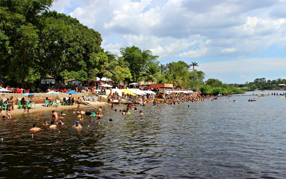 Período de redução do nível das águas do Rio Negro coincide com período de reprodução das piranhas (Foto: Adneison Severiano/G1 AM)