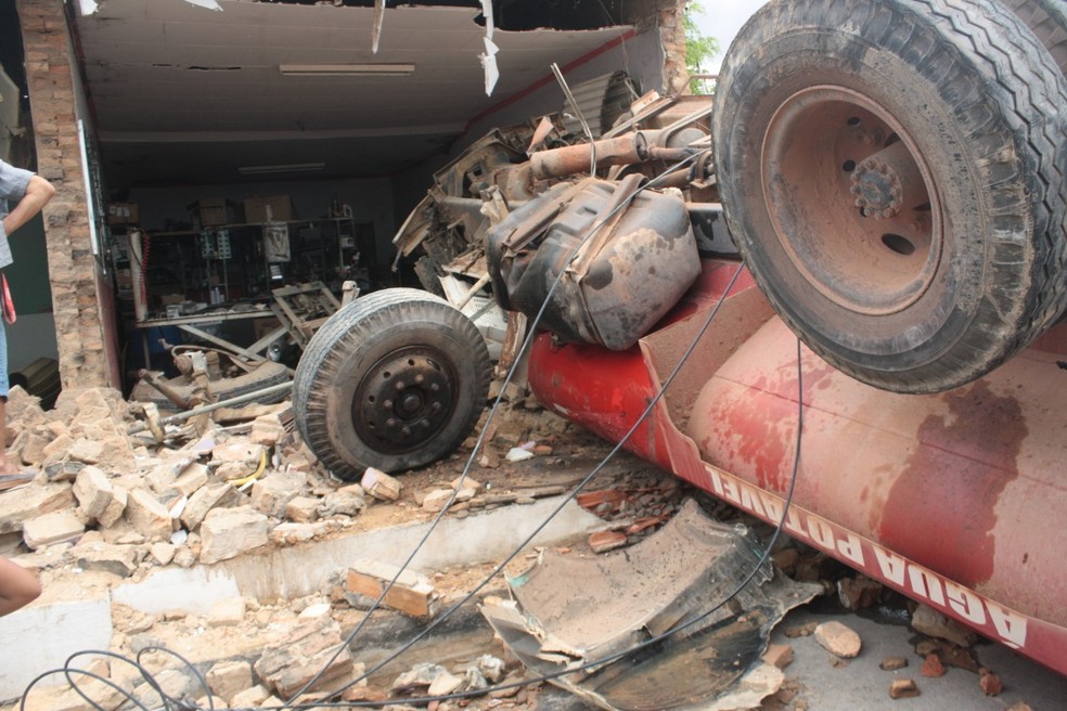 Caminhão que atropelou quatro pessoas era conduzido por adolescente, no Ceará. — Foto: Reprodução