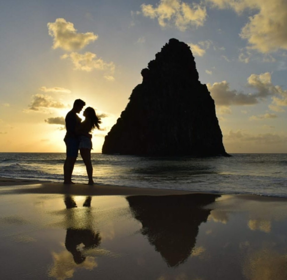 Breno e Paula no pôr do sol da Cacimba do Padre (Foto: Divulgação )