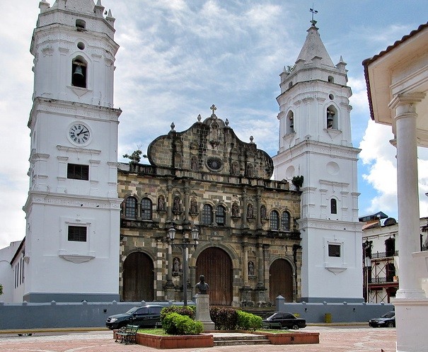 Casco Viejo, um bairro que está sendo restaurado na Cidade do Panamá (Foto: Wikimedia Commons)