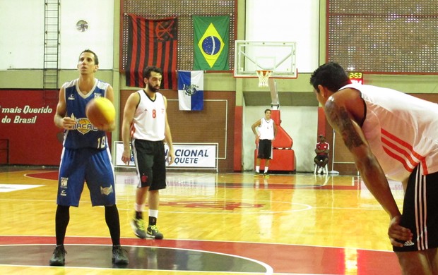 Macaé espera reduzir espaços do Fla para levar a decisão ao terceiro jogo