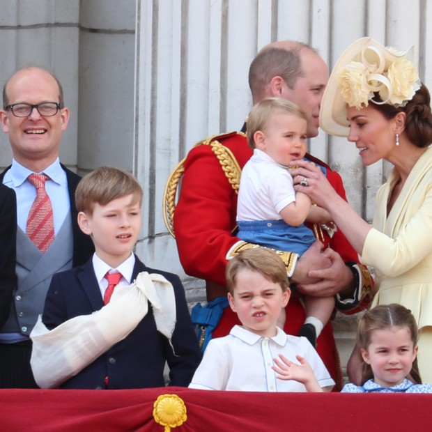 LONDON, ENGLAND - JUNE 08: Catherine, Duchess of Cambridge and Prince William, Duke of Cambridge on the balcony of Buckingham Palace during Trooping The Colour, the Queen's annual birthday parade, on June 08, 2019 in London, England. (Photo by Neil Mockfo (Foto: GC Images)