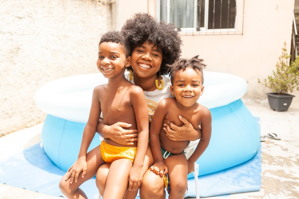 Thais Ferreira, uma das criadoras do projeto Segura a Curva das Mães, que ajudará 732 mães vulneráveis de todo o Brasil durante a pandemia de coronavírus. — Foto: Paulo Portilho/G1