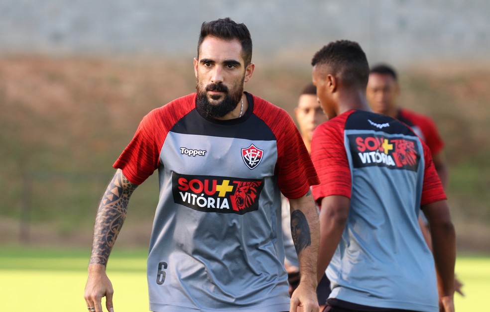 Escudero treinou no Vitória cerca de um mês e meio antes de acertar a sua saída do clube — Foto: Maurícia da Matta / Divulgação / EC Vitória