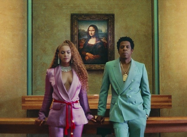 O clipe de Beyoncé e Jay-Z gravado no Museu do Louvre é uma crítica crítica à violência social e à representatividade feminina e racial (Foto: Youtube/ Reprodução)
