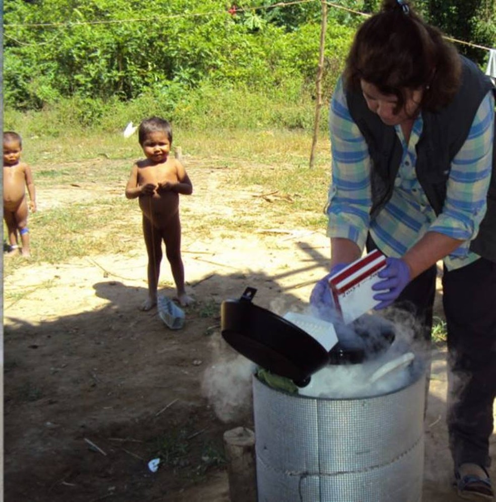 Domínguez tem vários projetos de pesquisa — um deles se concentra no microbioma de povos isolados — Foto: María Gloria Domínguez Bello/Rutgers University/via BBC