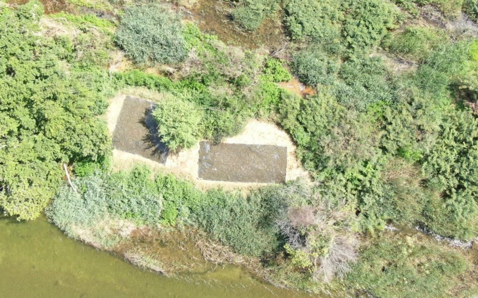 Suspeitos foram vistos por drones enquanto manuseavam a droga &agrave;s margens do Rio S&atilde;o Francisco &mdash; Foto: Divulga&ccedil;&atilde;o/SSP