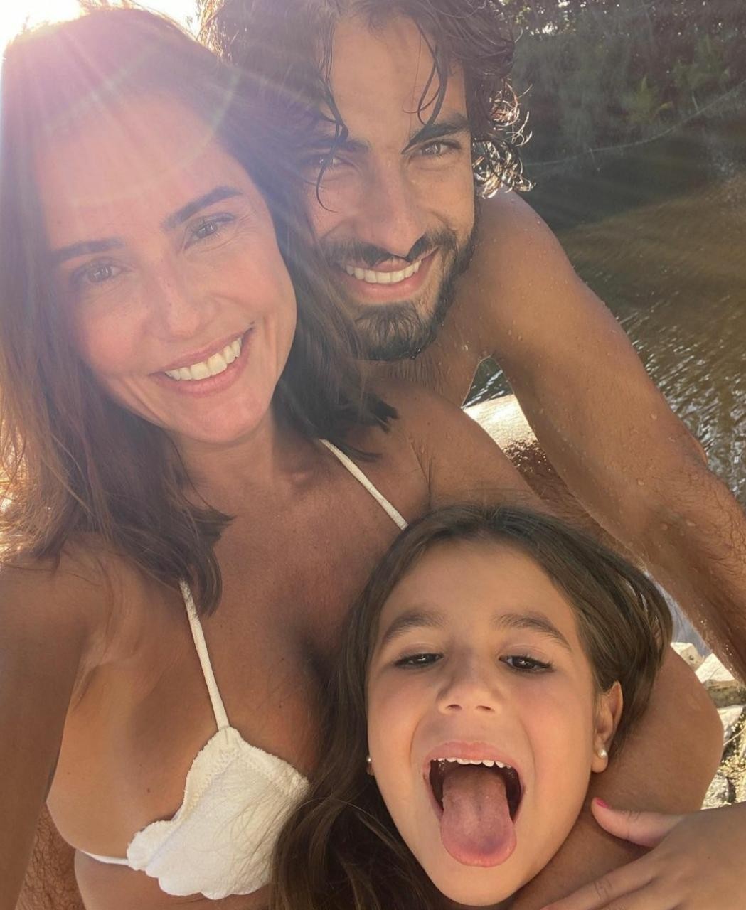 Hugo Moura, Maria Flor e Deborah Secco (Foto: Instagram)