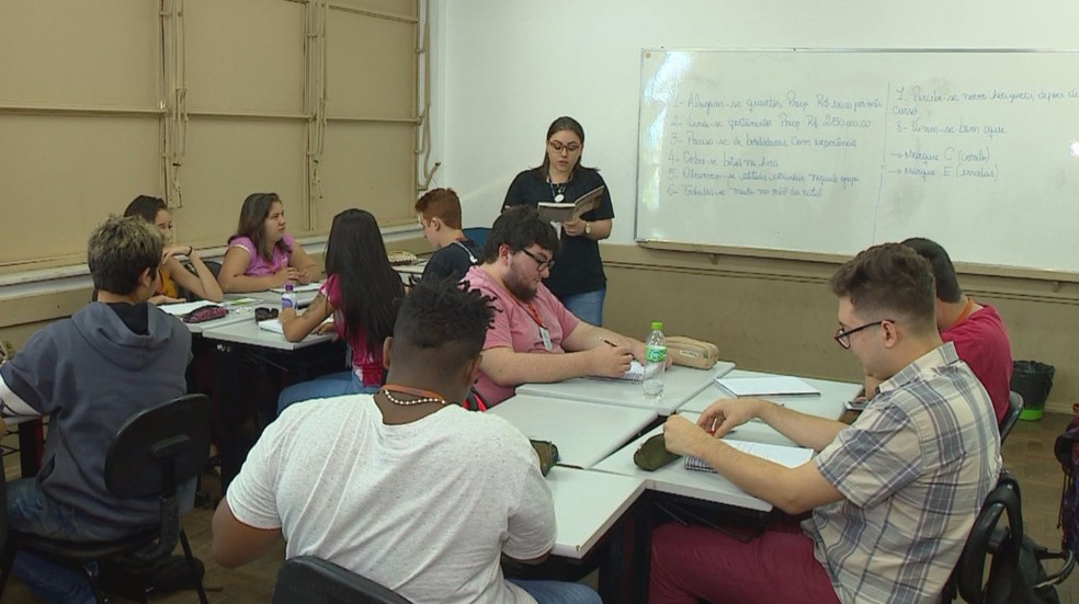 Jovem Aprendiz oferece curso com fases teórica e prática (Foto: Reprodução/RBS TV)