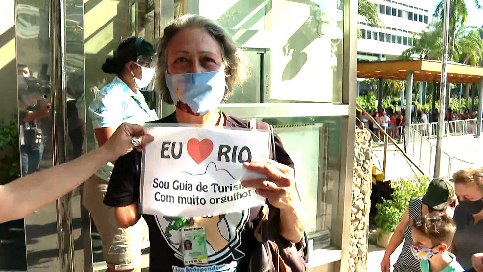 Guia de turismo se emociona ao voltar ao Pão de Açúcar — Foto: Reprodução/GloboNews