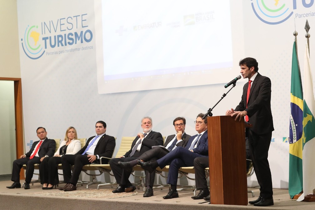 O ministro do Turismo, Marcelo Álvaro Antônio, faz anúncio do programa Investe Turismo — Foto: Laís Lis, G1