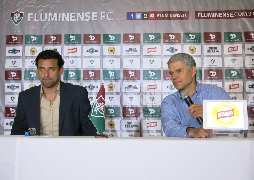 Fred e Peter em na coletiva de despedida do camisa 9 em 2016 — Foto: Edgard Maciel de Sá / ge